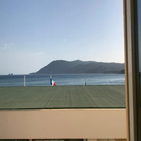 Le Monroe Les Pieds Dans L'eau 10 M De La La Seyne-sur-Mer